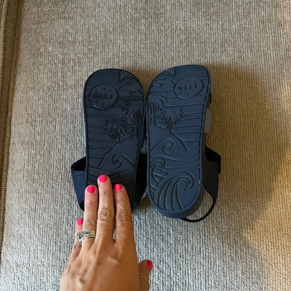 Reef Boys Two Tone Blue Adventure Sandals. Size 3.